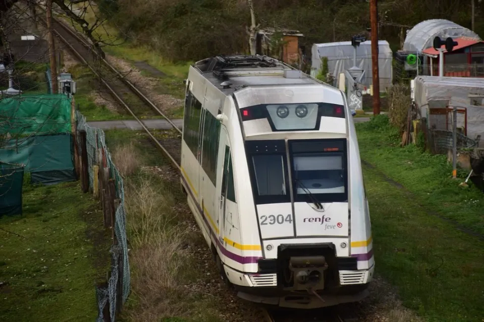 Automotor 2900 de FEVE apodado 'Tamagochi'