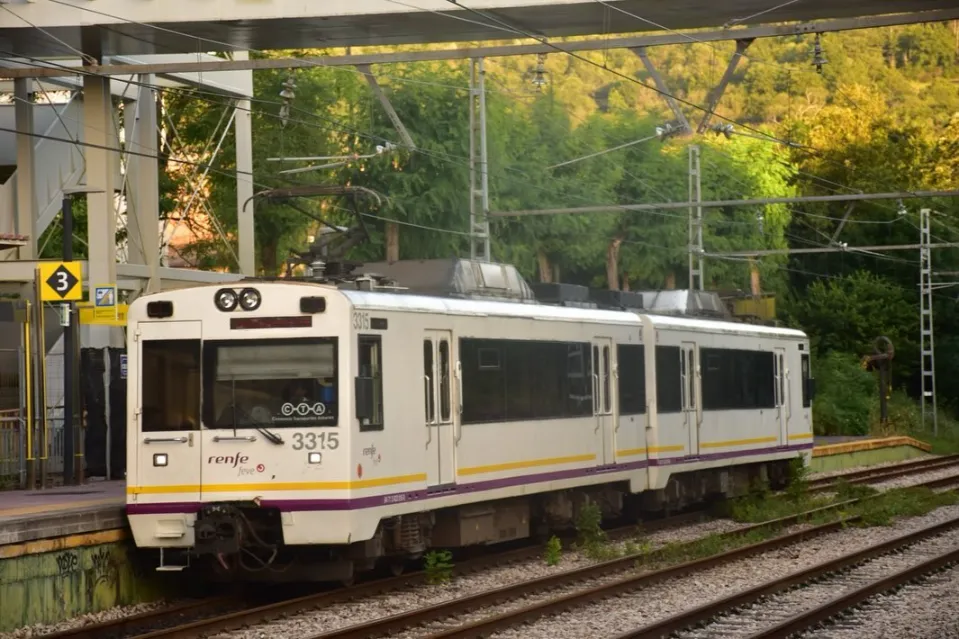 Unidad 3300 de FEVE en Asturias