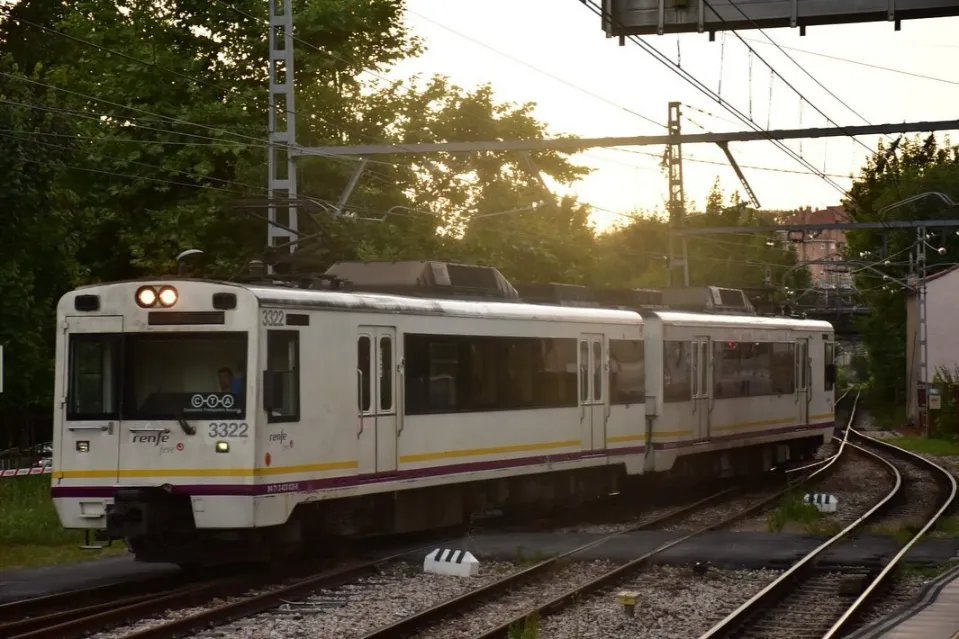 Tren de cercanías de FEVE en Asturias
