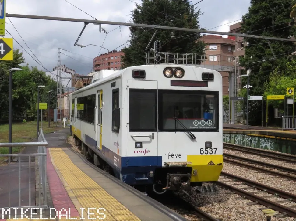 Tren FEVE Serie 3500 en Pola de Siero