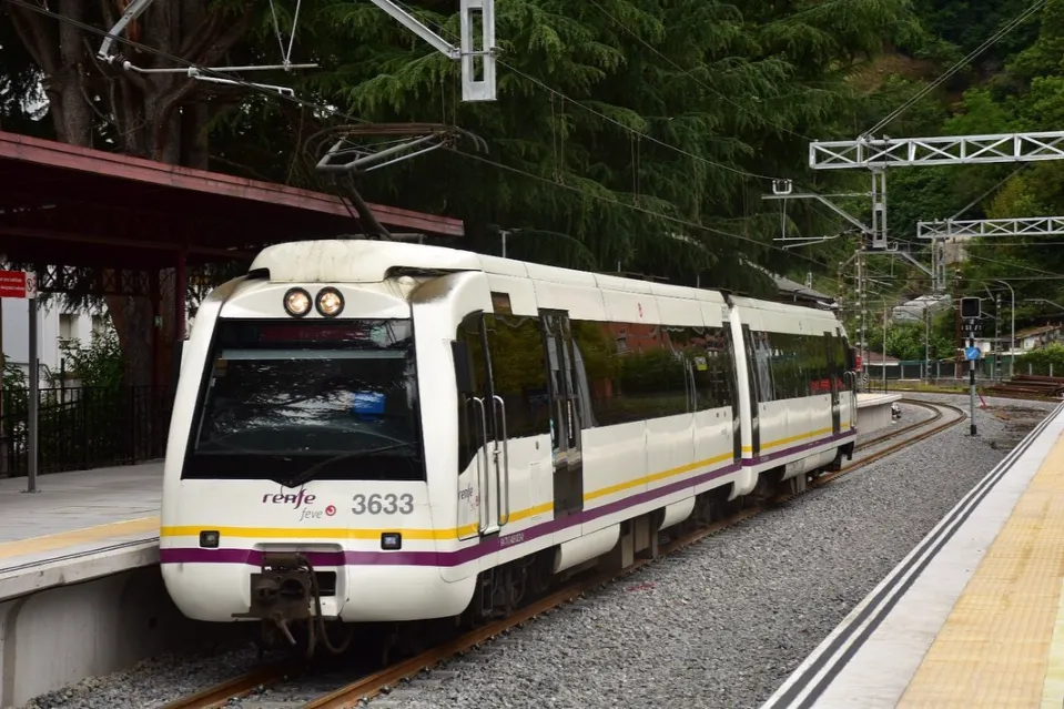 Tren FEVE Serie 3600 en Asturias
