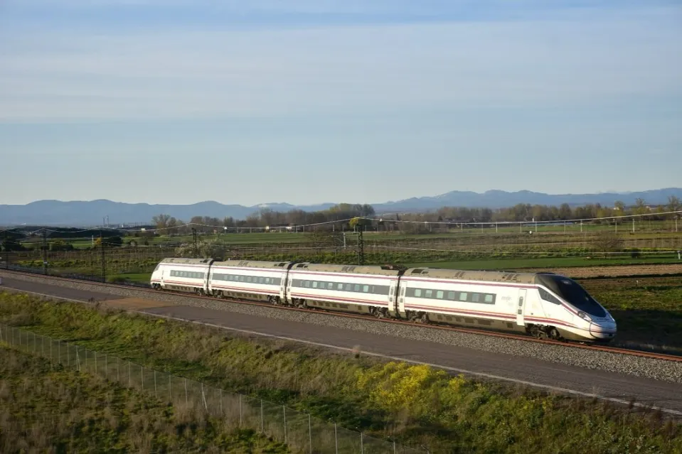 Tren Avant